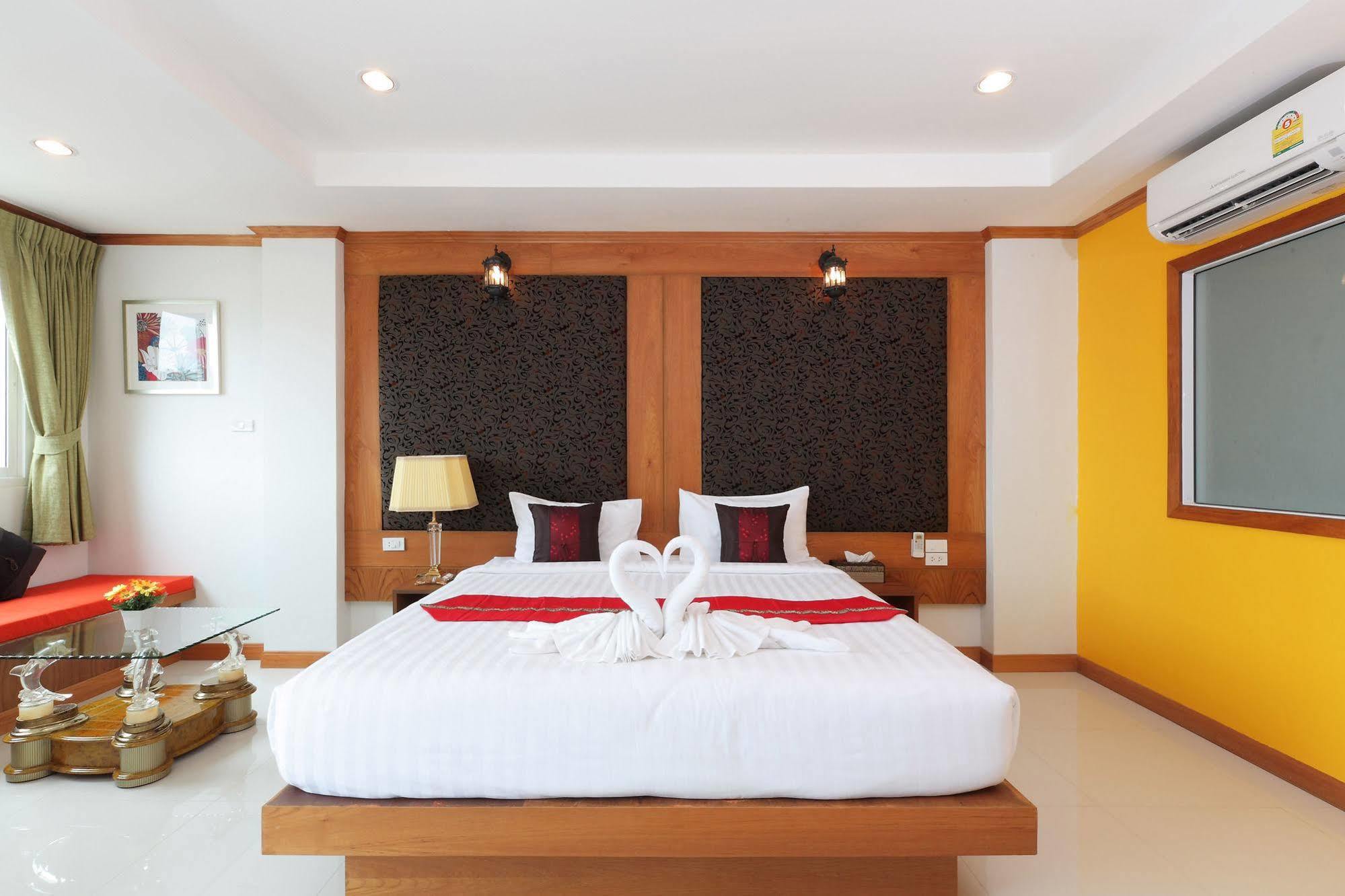 A Casa Di Luca Hotel Patong Exterior photo